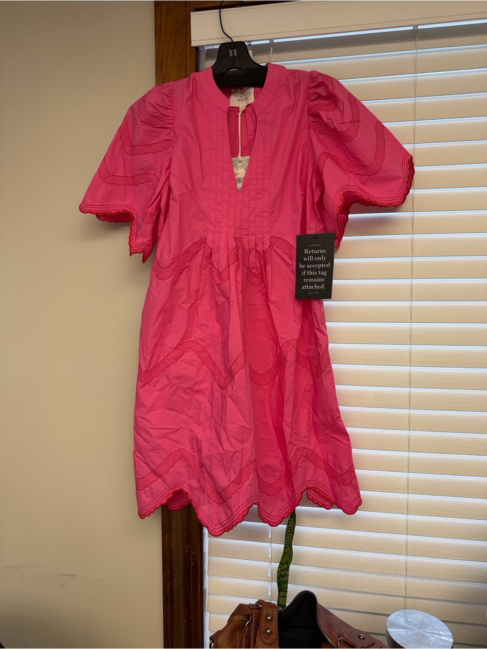Bright Pink Puff Sleeve Casual Dress with Scalloped Hem